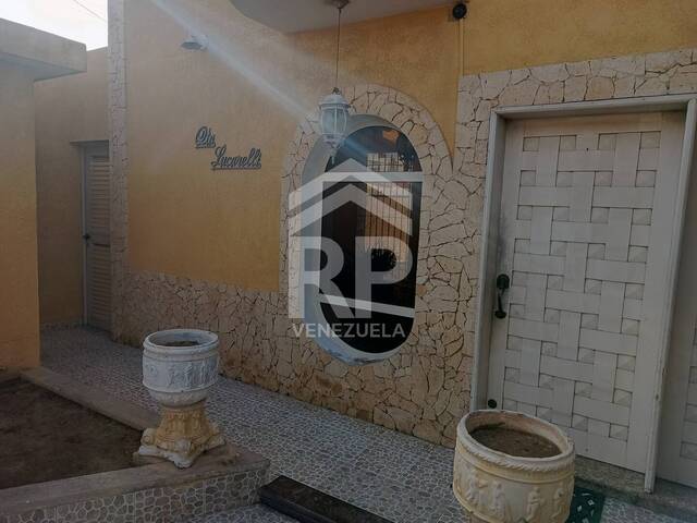 #SGC-444 - Casa para Venta en Punto Fijo - I