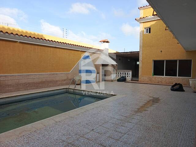 #SGC-444 - Casa para Venta en Punto Fijo - I