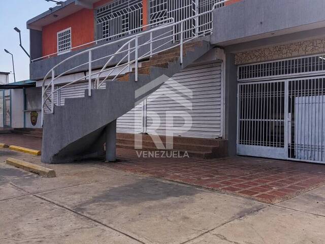#PLE-001 - Edificio comercial para Venta en Maracaibo - V
