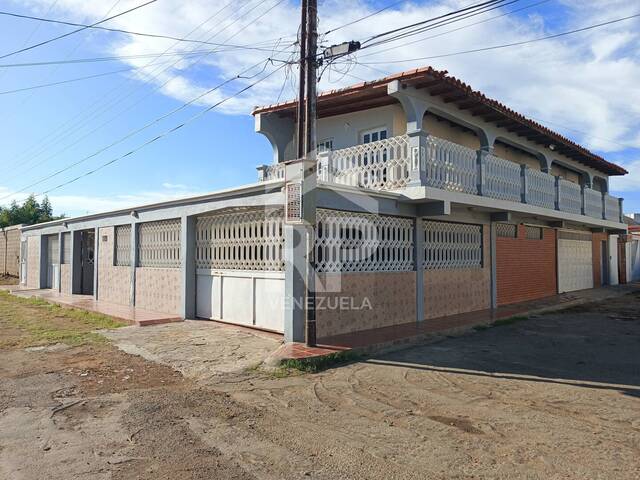 #SGC-445 - Casa para Venta en Punto Fijo - I