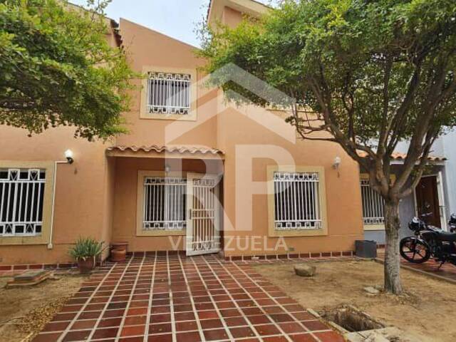 #PLC-011 - Townhouse para Venta en Maracaibo - V