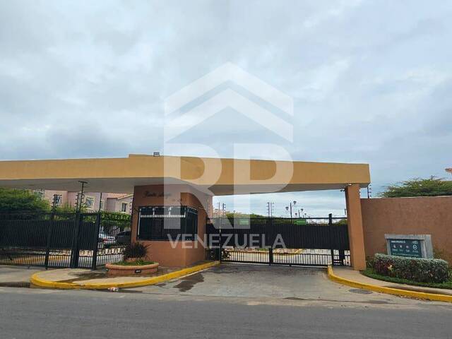 #PLC-011 - Townhouse para Venta en Maracaibo - V