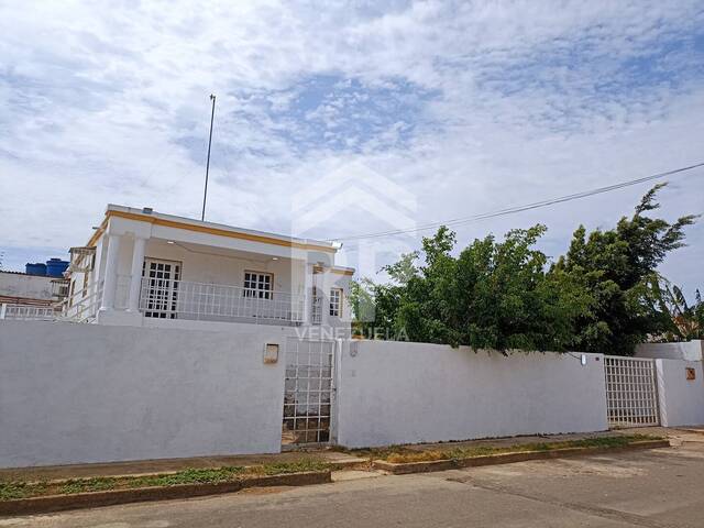 #SGC-454 - Casa para Venta en Punto Fijo - I