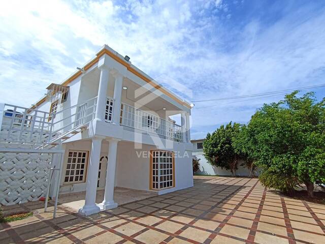 #SGC-454 - Casa para Venta en Punto Fijo - I