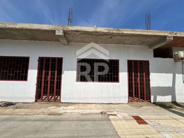 #SGL-108 - Local para Venta en Punto Fijo - I