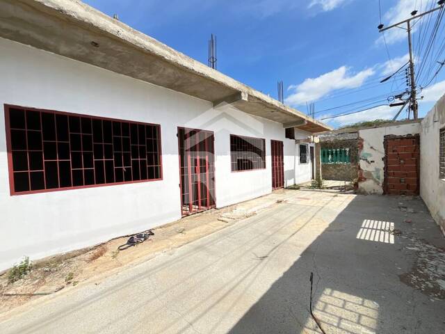 #SGL-108 - Local para Venta en Punto Fijo - I