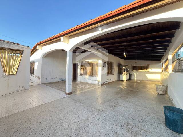 #SGC-455 - Casa para Venta en Punto Fijo - I