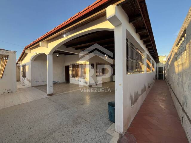 #SGC-455 - Casa para Venta en Punto Fijo - I