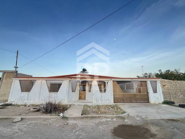 #SGC-455 - Casa para Venta en Punto Fijo - I