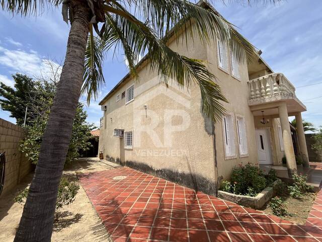 Casa de dos o más pisos para Venta en Falcón - 5