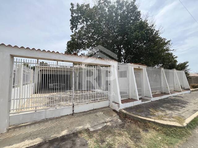 #SGC-458 - Casa para Venta en Punto Fijo - I