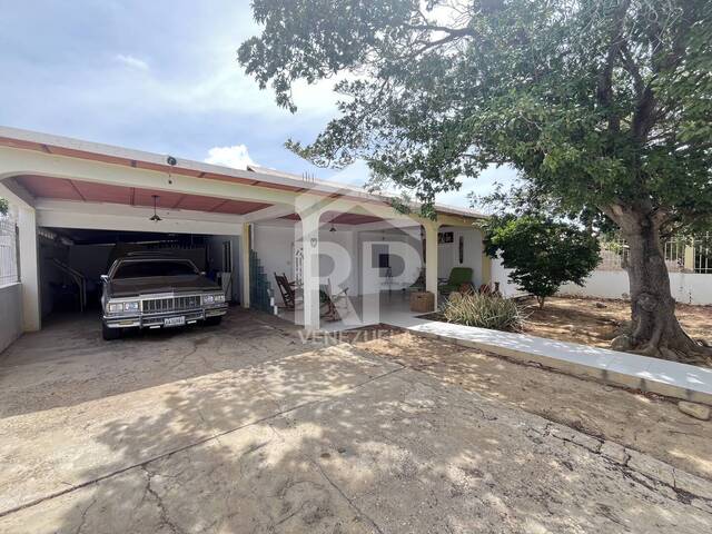 Casa para Venta en Punto Fijo - 4