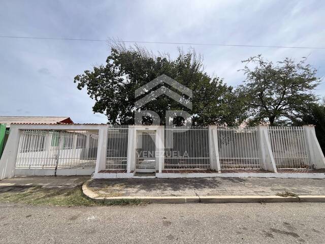 Venta en Comunidad Cardon - Punto Fijo