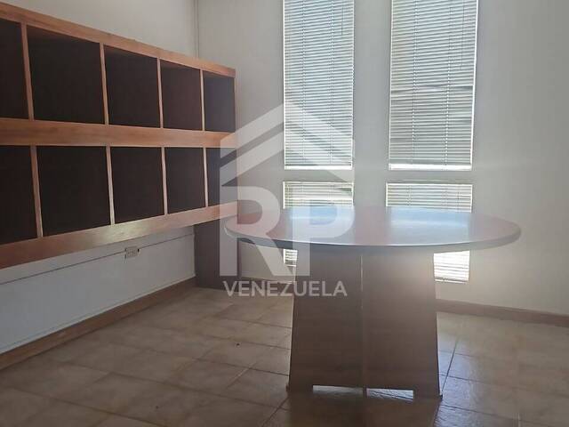 #PLL-038 - Oficina para Alquiler en Maracaibo - V