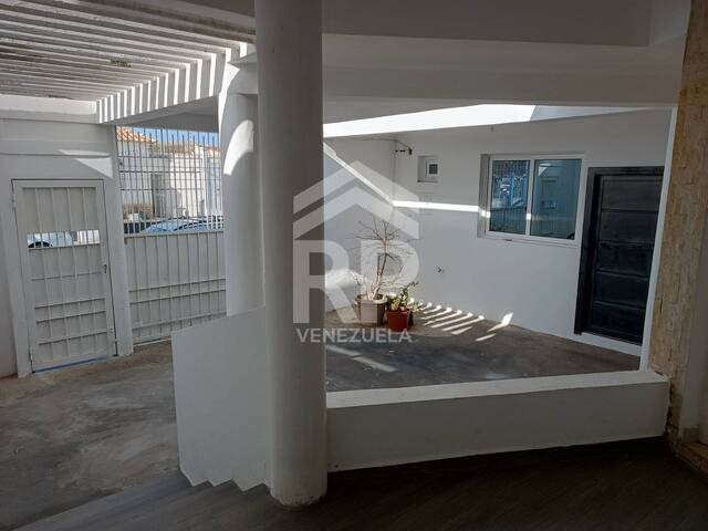 #SGC-460 - Casa para Venta en Punto Fijo - I