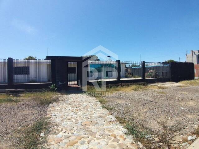 #SGL-143 - Local para Venta en Punto Fijo - I