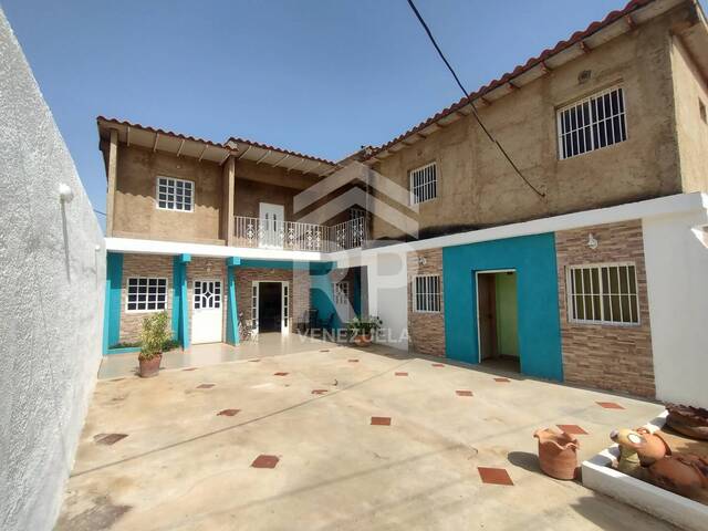 Casa para Venta en Punto Fijo - 4