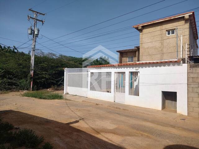#SGC-462 - Casa para Venta en Punto Fijo - I