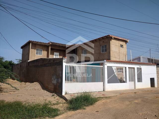 #SGC-462 - Casa para Venta en Punto Fijo - I