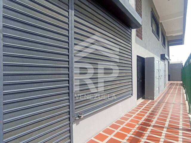 Alquiler en Av Jacinto Lara - Punto Fijo