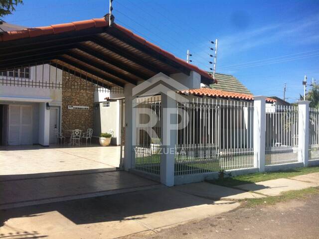 #1390 - Casa para Venta en Punto Fijo - I