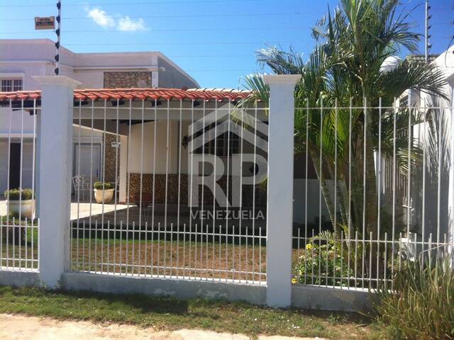 Casa para Venta en Punto Fijo - 4