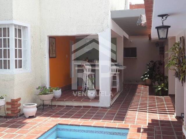 #1390 - Casa para Venta en Punto Fijo - I
