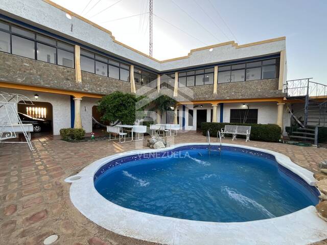 Venta en Los Taques - Punto Fijo