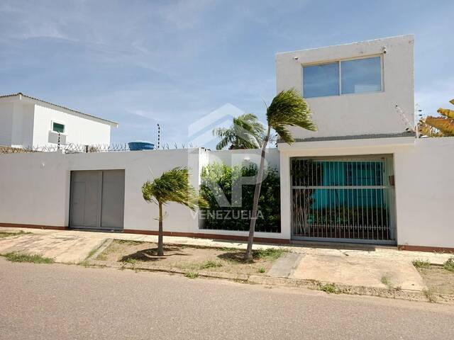 Casa para Venta en Punto Fijo - 2