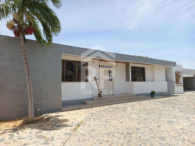 Casa para Venta en Punto Fijo - 4