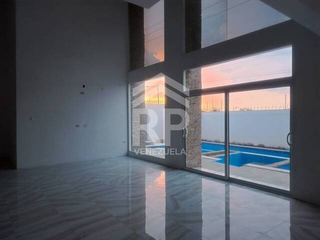 Casa para Venta en Punto Fijo - 4