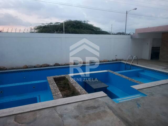Casa para Venta en Punto Fijo - 5