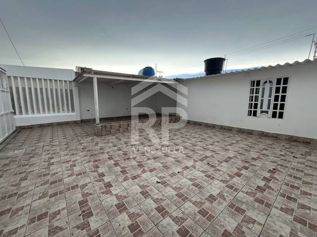 Casa para Venta en Punto Fijo - 2