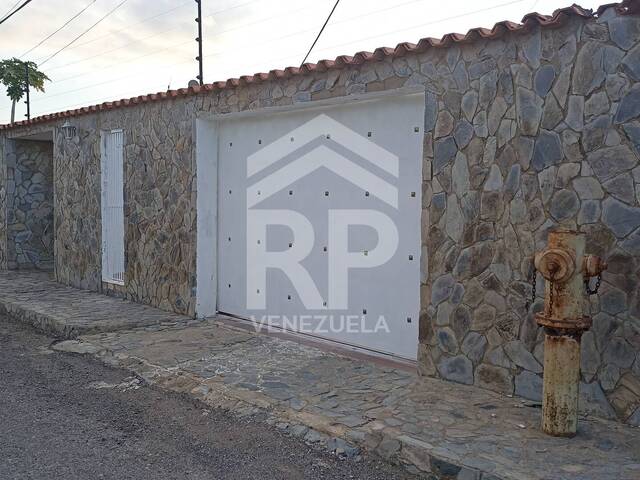 Casa para Venta en Punto Fijo - 2