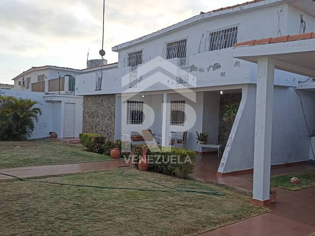 Venta en LA Puerta Maraven - Punto Fijo