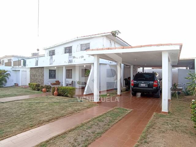 Casa para Venta en Punto Fijo - 3