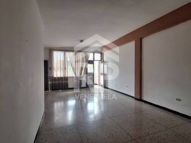 Alquiler en Av. Fuerzas Armadas - Barquisimeto