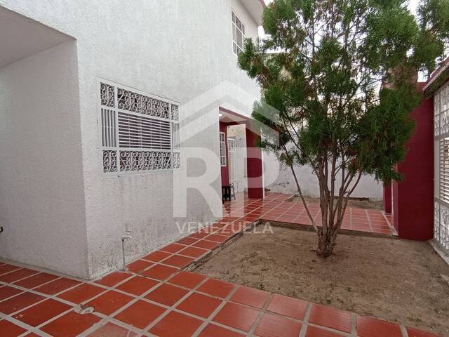 Casa para Venta en Punto Fijo - 2