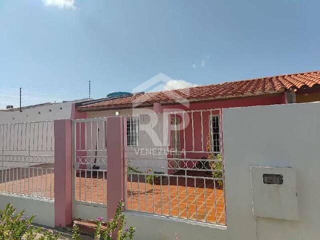 Casa para Alquiler en Punto Fijo - 4