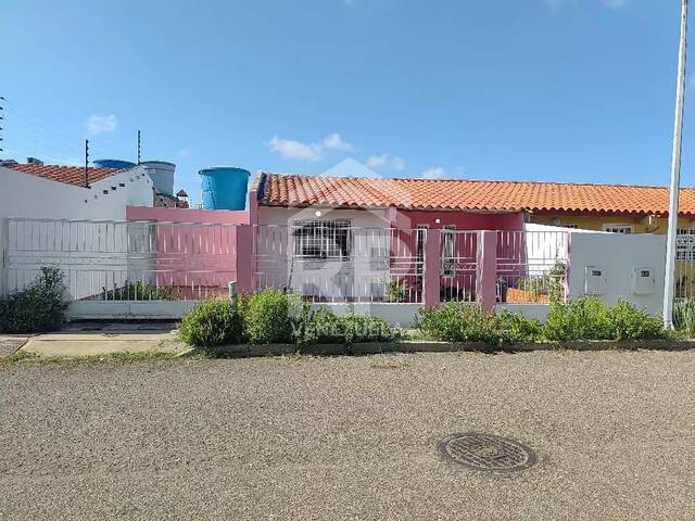 #SGC-306 - Casa para Alquiler en Punto Fijo - I