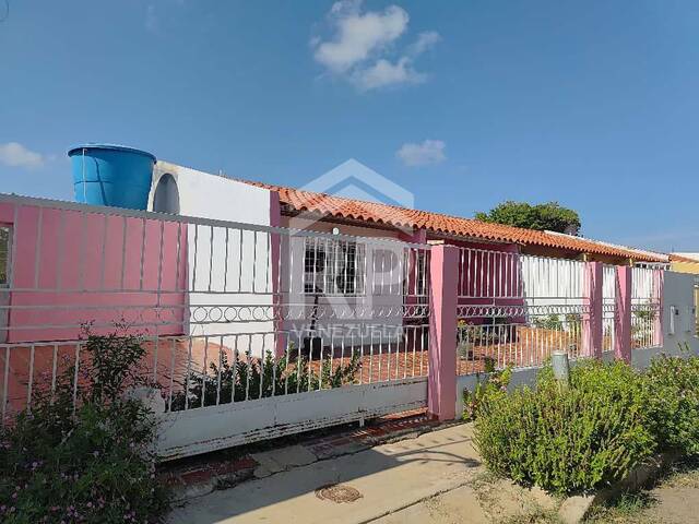#SGC-306 - Casa para Alquiler en Punto Fijo - I