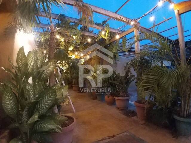 Residencia con Hospedaje Gastronómico para Venta en Punto Fijo - 3