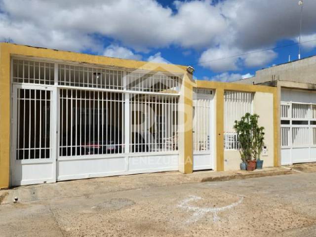 #SGC-473 - Casa para Venta en Punto Fijo - I
