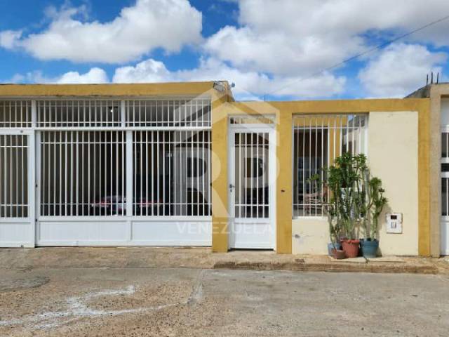 #SGC-473 - Casa para Venta en Punto Fijo - I