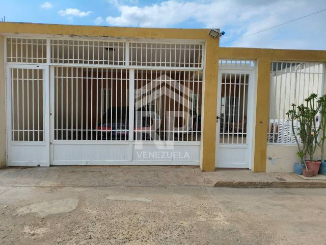 Casa para Venta en Punto Fijo - 4