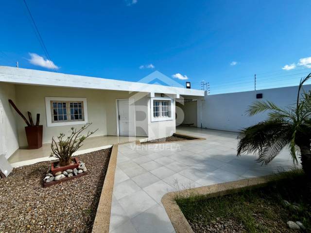 Casa para Venta en Punto Fijo - 2