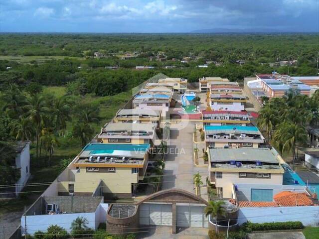 #SGC-479 - Townhouse para Venta en Tucacas - I