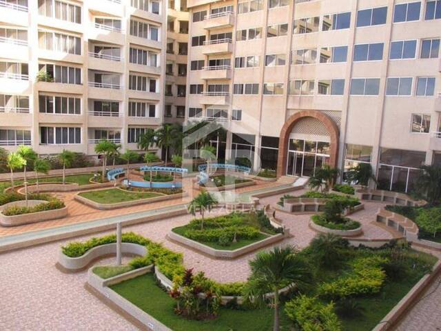 #SME-037 - Edificio para Venta en Pampatar - O