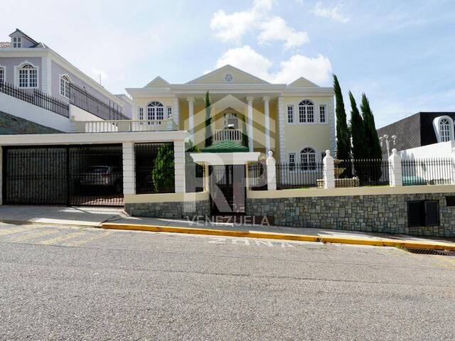 Venta en Urbanización Los Naranjos - Caracas