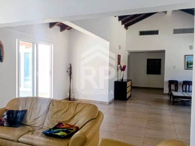 Casa para Venta en Pampatar - 4